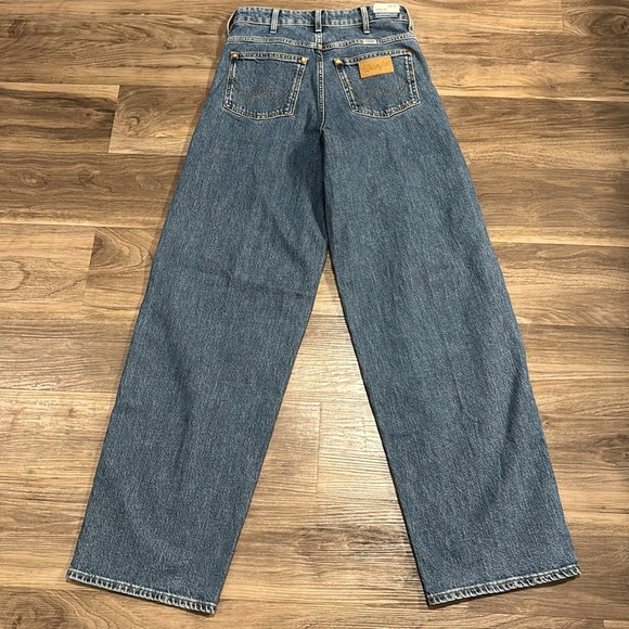 **NWT** Wrangler High Rise Barrel Jean - Picture 6 of 10